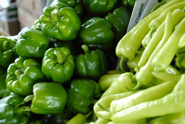 poivrons verts et piments verts