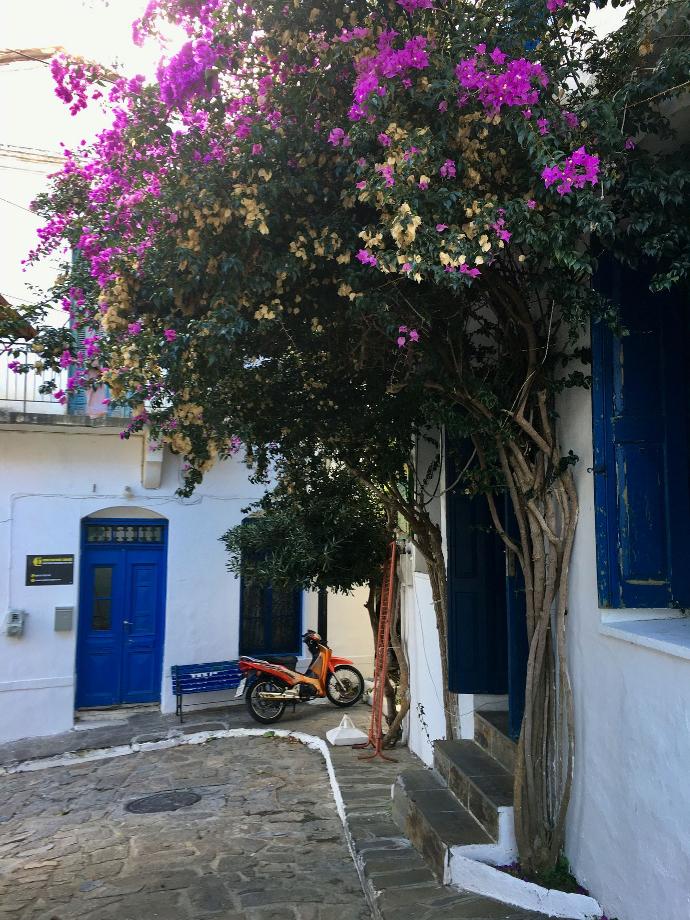 Image d'une rue en Icarie, Grèce